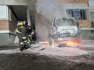 Incendio per un'auto a gpl a Settimo Torinese
