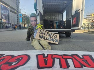 Manifestazione nel centro di Torino contro la guerra