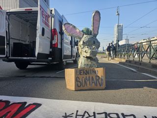 Manifestazione nel centro di Torino contro la guerra