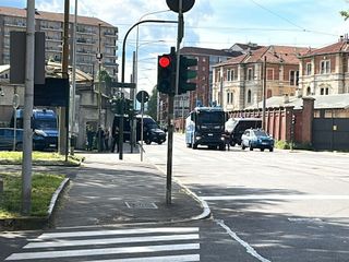 Protesta all'esterno del Cpr di corso Brunelleschi