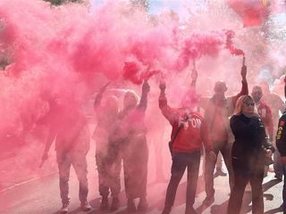 La protesta della Fiom davanti a Mirafiori