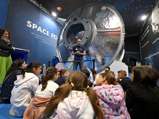 L'astronauta Luca Parmitano in visita a Thales Alenia Space