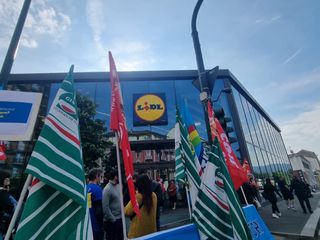 Sciopero dei lavoratori della Lidl a Torino Sciopero dei lavoratori della Lidl a Torino