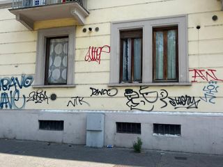 Scritte sulle case popolari di Mirafiori Scritte sulle case popolari di Mirafiori