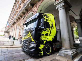 La sfilata dei mezzi Iveco nel centro di Torino per i 50 anni del Gruppo La sfilata dei mezzi Iveco nel centro di Torino per i 50 anni del Gruppo