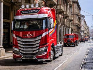 La sfilata dei mezzi Iveco nel centro di Torino per i 50 anni del Gruppo La sfilata dei mezzi Iveco nel centro di Torino per i 50 anni del Gruppo