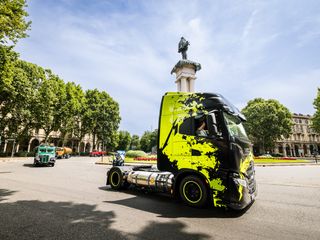 La sfilata dei mezzi Iveco nel centro di Torino per i 50 anni del Gruppo La sfilata dei mezzi Iveco nel centro di Torino per i 50 anni del Gruppo