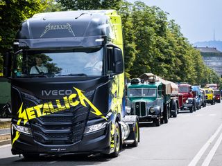 La sfilata dei mezzi Iveco nel centro di Torino per i 50 anni del Gruppo La sfilata dei mezzi Iveco nel centro di Torino per i 50 anni del Gruppo