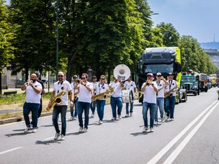 La sfilata dei mezzi Iveco nel centro di Torino per i 50 anni del Gruppo La sfilata dei mezzi Iveco nel centro di Torino per i 50 anni del Gruppo