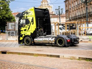 La sfilata dei mezzi Iveco nel centro di Torino per i 50 anni del Gruppo La sfilata dei mezzi Iveco nel centro di Torino per i 50 anni del Gruppo