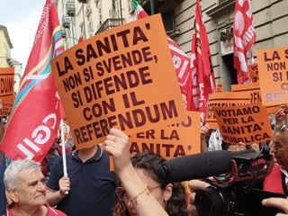 Corteo a sostegno del referendum per la Sanità Pubblica