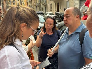 Protesta davanti alla sede Adecco di Torino