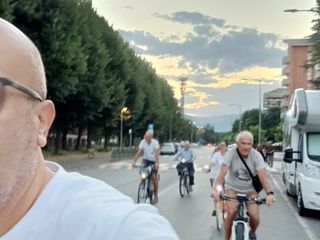 Alcuni dei partecipanti alla biciclettata di ieri sera