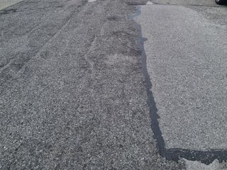 Buche e strada dissestata in via Forlì Buche e strada dissestata in via Forlì