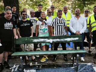 Ridipinta la panchina storica della Juve