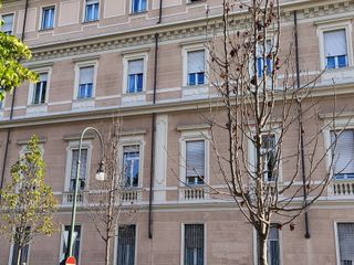 Enrico si prende cura dei giardini del Borgo Nuovo