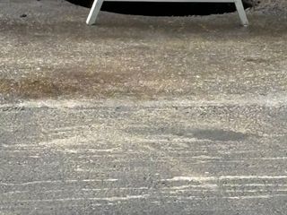 La buca di corso Corsica che resiste ai lavori di asfaltatura