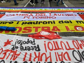 Corteo pro Palestina in partenza da piazza Palazzo di Città