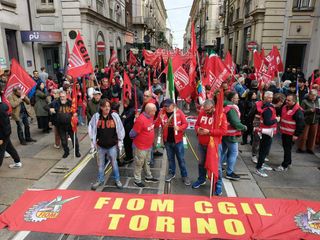Corteo pro Palestina in partenza da piazza Palazzo di Città