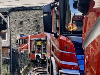 Novalesa, maxi intervento dei Vigili del Fuoco per l’incendio di un’abitazione