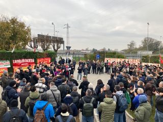 Protesta dei lavoratori Italdesign nel Torinese