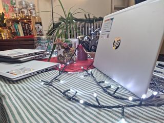 La consegna dei pc da parte del Gruppo Iren