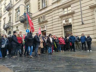 Protesta davanti a Palazzo Lascaris per il nuovo Piano socio sanitario