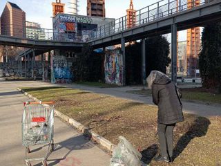 I volontari ripuliscono parco Dora