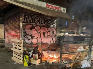 Stop agli incendi, transenne attorno all’ex edicola di Porta Palazzo