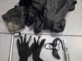 Alcuni degli oggetti sequestrati dalla Polizia