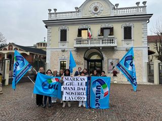 La manifestazione dei lavoratori davanti al presidio ospedaliero Fatebenefratelli La manifestazione dei lavoratori davanti al presidio ospedaliero Fatebenefratelli