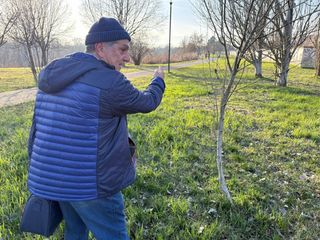 Ernesto Di Carlo, 72 anni, volontario nel parco del Sangone