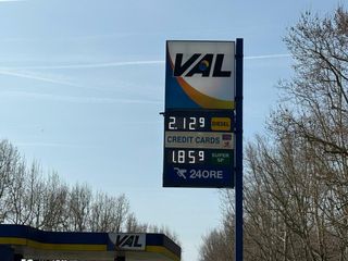 Benzina e diesel, a Torino prezzi alle stelle anche alle pompe bianche Benzina e diesel, a Torino prezzi alle stelle anche alle pompe bianche