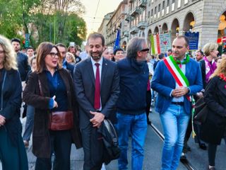 Fiaccolata del 25 aprile (con polemica) a Torino Fiaccolata del 25 aprile (con polemica) a Torino