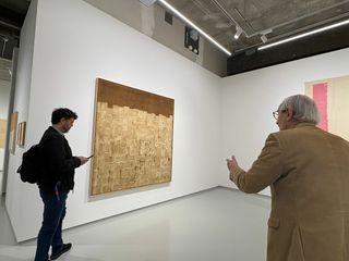 Giorgio Griffa alla sua mostra Giorgio Griffa alla sua mostra