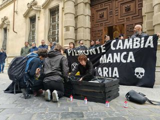 Protesta degli ambientalisti davanti a Palazzo Lascaris Protesta degli ambientalisti davanti a Palazzo Lascaris