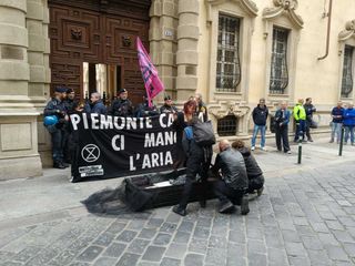 Protesta degli ambientalisti davanti a Palazzo Lascaris Protesta degli ambientalisti davanti a Palazzo Lascaris