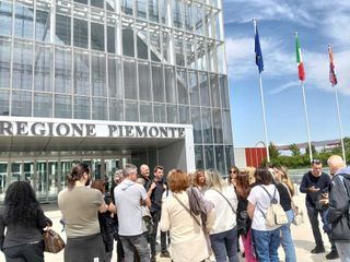 Protesta dei lavoratori davanti al Grattacielo della Regione