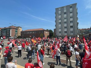 Manifestazione davanti al Grattacielo della Regione Manifestazione davanti al Grattacielo della Regione