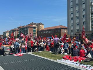 Manifestazione davanti al Grattacielo della Regione Manifestazione davanti al Grattacielo della Regione