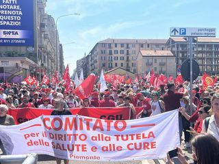 Manifestazione davanti al Grattacielo della Regione Manifestazione davanti al Grattacielo della Regione