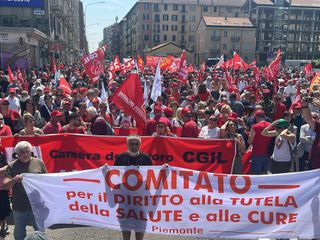 Manifestazione davanti al Grattacielo della Regione Manifestazione davanti al Grattacielo della Regione
