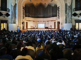 Studenti a lezione di legalità con la Polizia di Stato Studenti a lezione di legalità con la Polizia di Stato