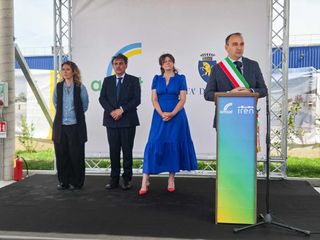 Taglio del nastro per il nuovo ecocentro Taglio del nastro per il nuovo ecocentro