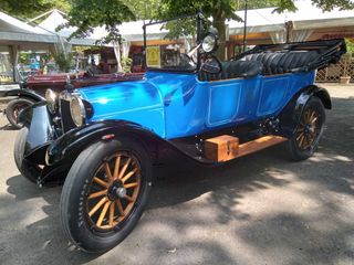 Auto storiche in mostra a Piazza d'Armi Auto storiche in mostra a Piazza d'Armi