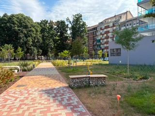 Un giardino che dialoga con le scuole Un giardino che dialoga con le scuole
