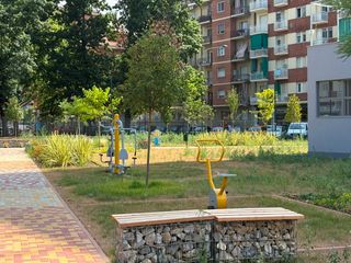 Un giardino che dialoga con le scuole Un giardino che dialoga con le scuole