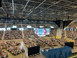 Inalpi arena gremita per la tre giorni dei Testimoni di Geova Inalpi arena gremita per la tre giorni dei Testimoni di Geova