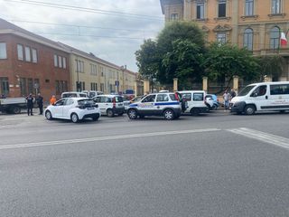 Caos nella riconsegna delle schede elettorali questa mattina in via Ponchielli
