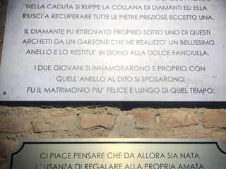 La targa che racconta la storia allo Spazio Musa